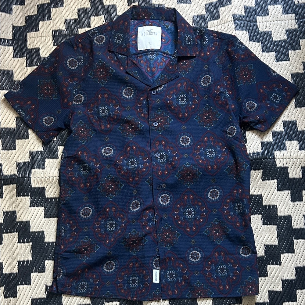 Hollister Men's Sz S Navy Lightweight Patterned Shirt